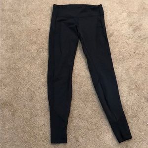 Black Lululemon yoga pants